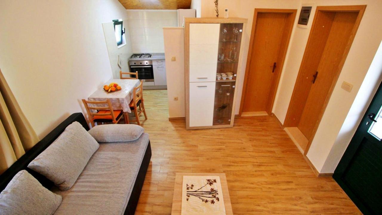 Holiday Home Jozo Оміш Екстер'єр фото