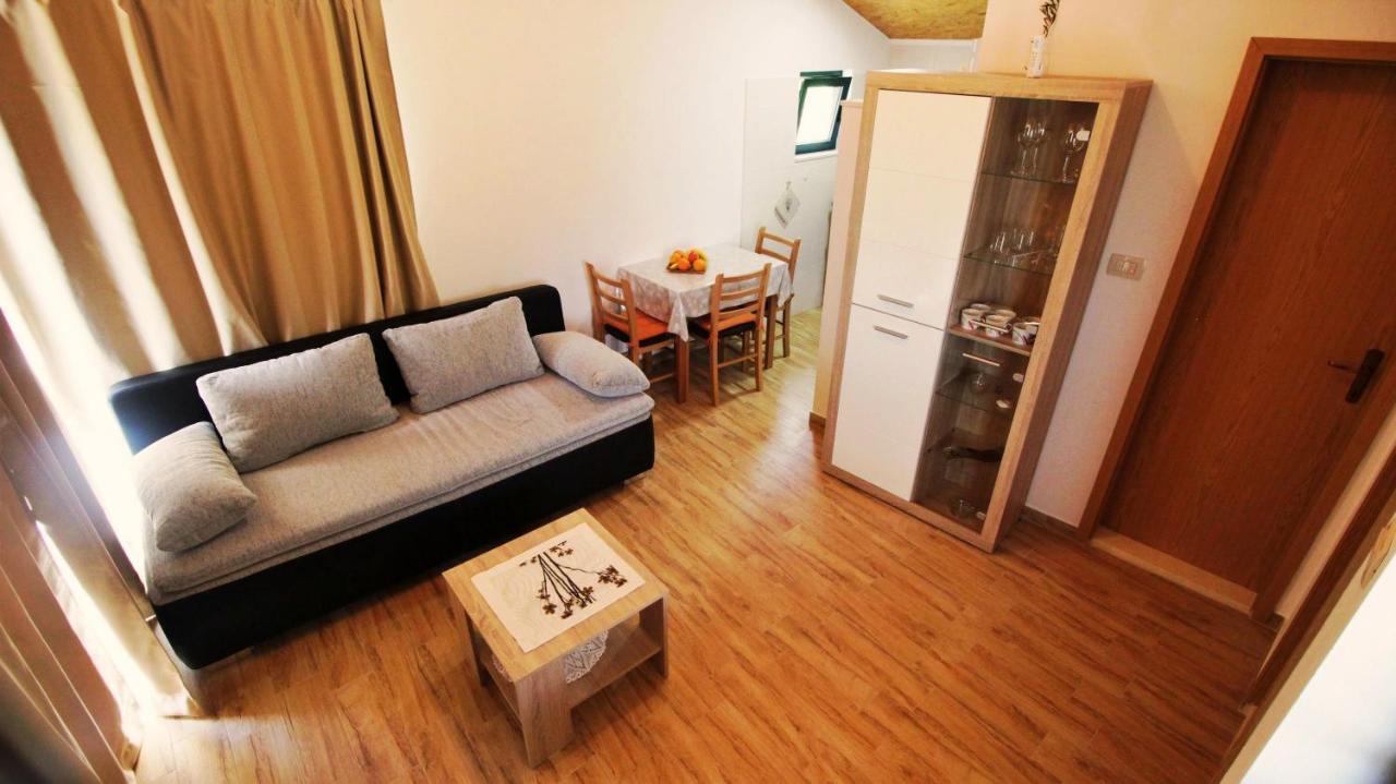 Holiday Home Jozo Оміш Екстер'єр фото