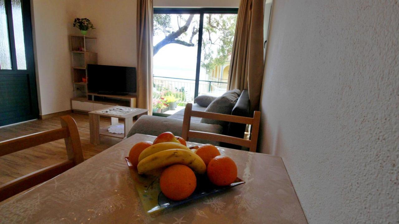 Holiday Home Jozo Оміш Екстер'єр фото