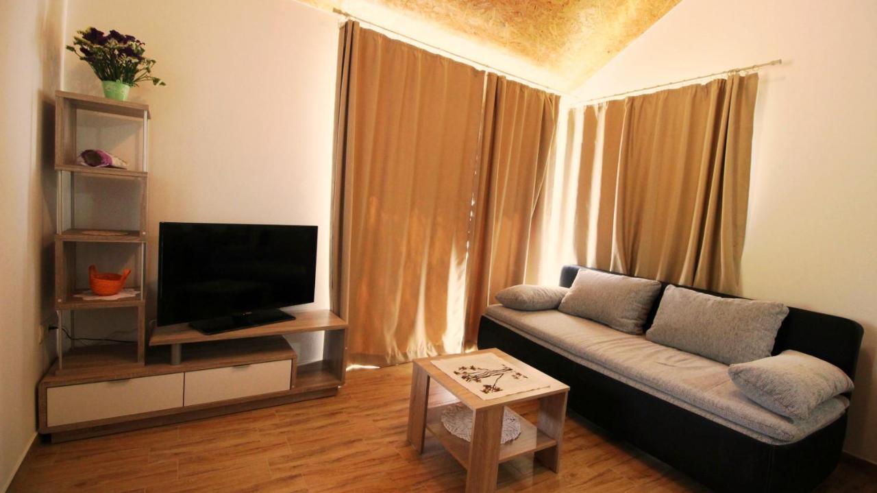 Holiday Home Jozo Оміш Екстер'єр фото
