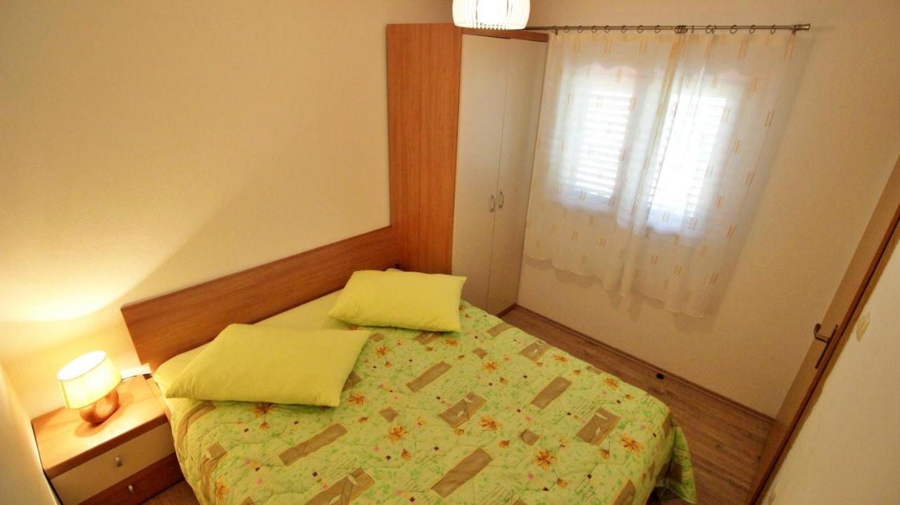 Holiday Home Jozo Оміш Екстер'єр фото