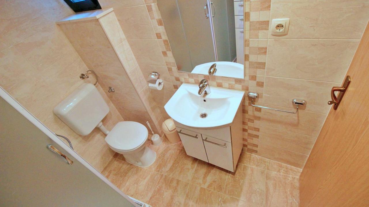 Holiday Home Jozo Оміш Екстер'єр фото