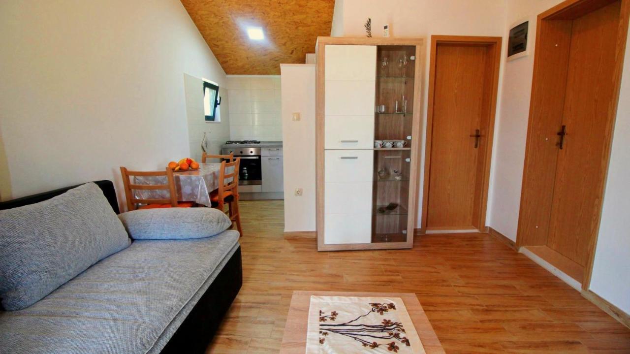 Holiday Home Jozo Оміш Екстер'єр фото
