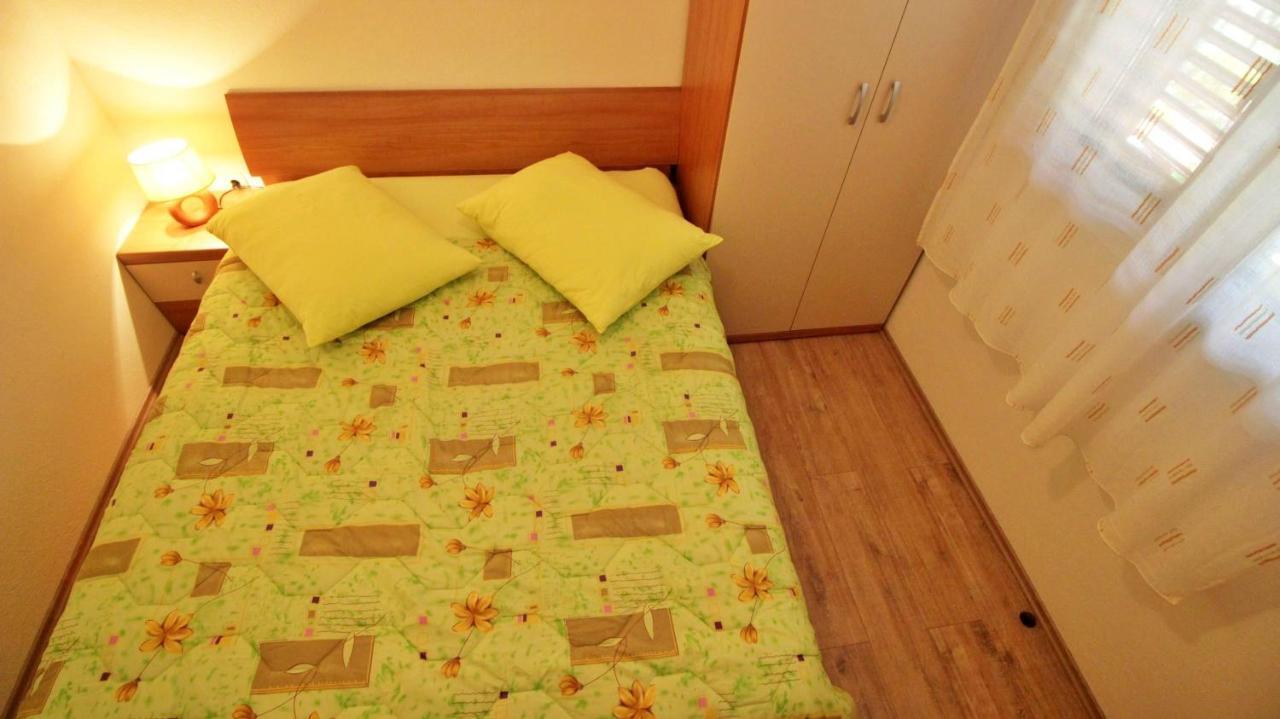 Holiday Home Jozo Оміш Екстер'єр фото