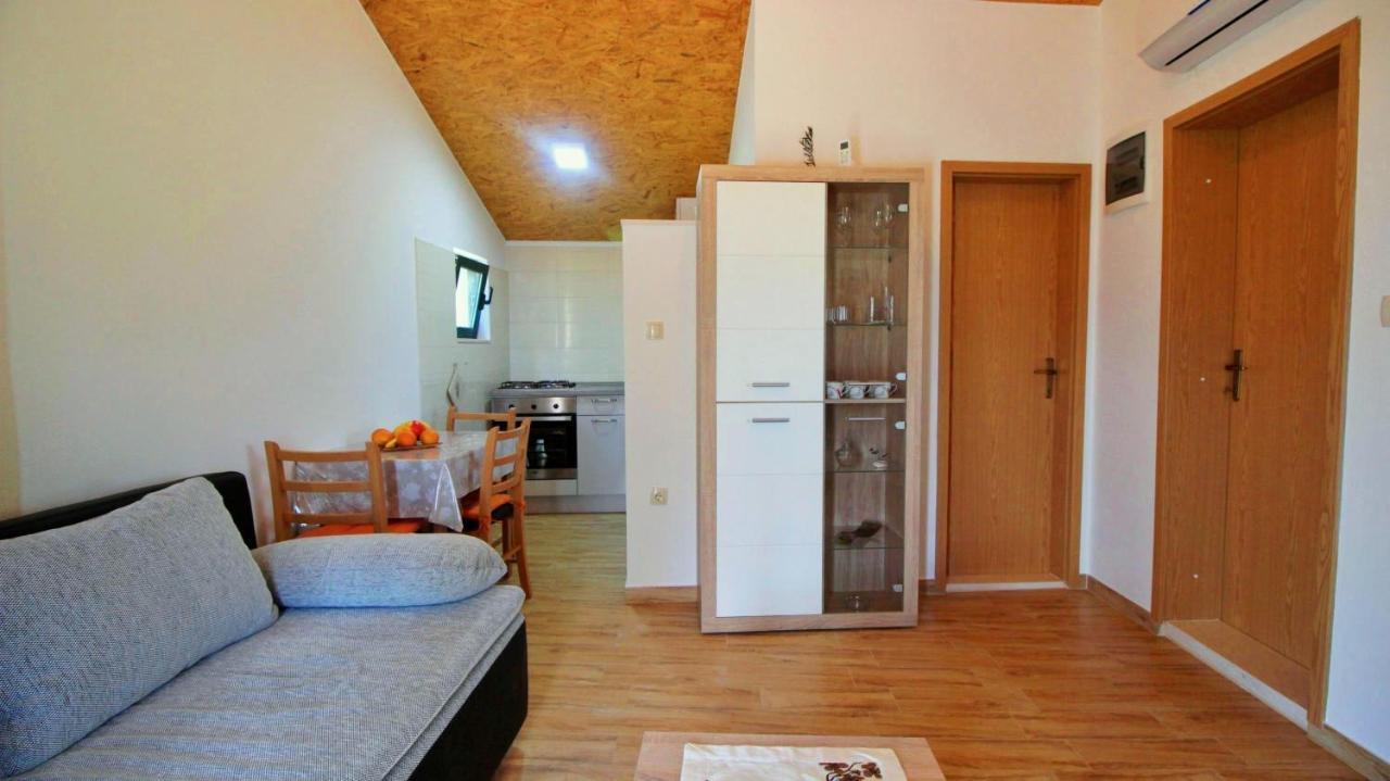 Holiday Home Jozo Оміш Екстер'єр фото