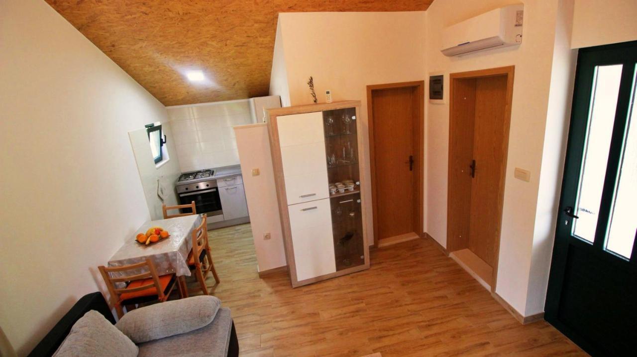 Holiday Home Jozo Оміш Екстер'єр фото